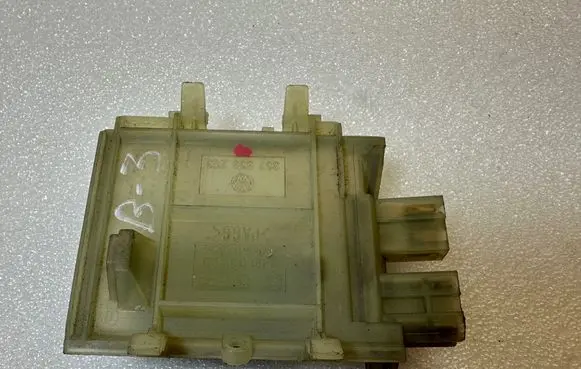 Volkswagen PASSAT B3 Heater blower motor/fan resistor 357959263