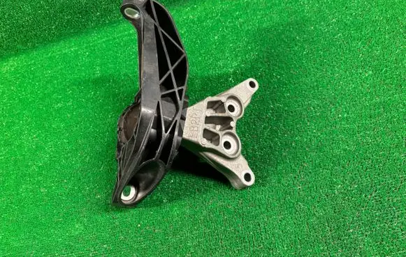 Peugeot 3008 II Engine mount bracket EB2PT008956091622