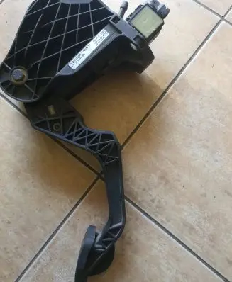 Volkswagen Touran I Clutch pedal 1T1721318C 1t1721059br