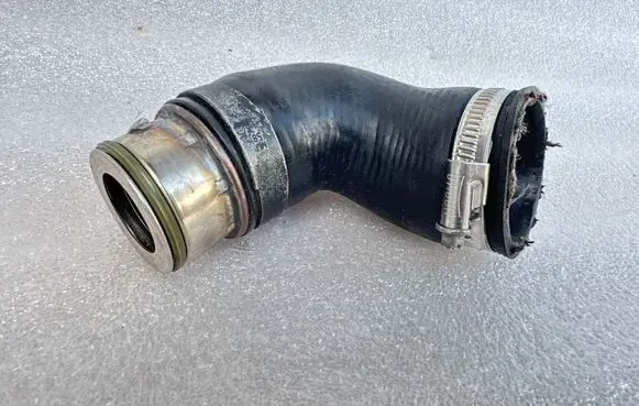 Intercooler hose/pipe