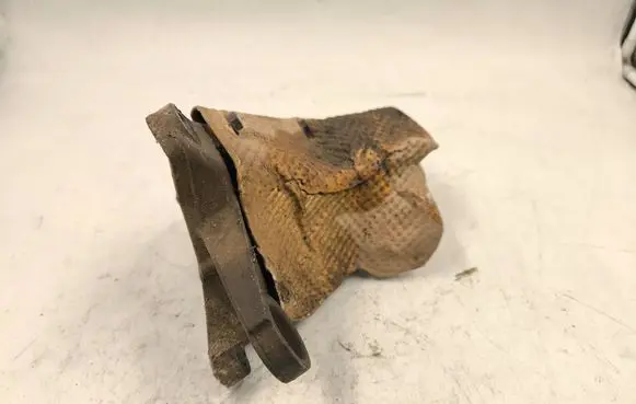 Audi A4 S4 B5 8D Engine mounting bracket 8D1399300K