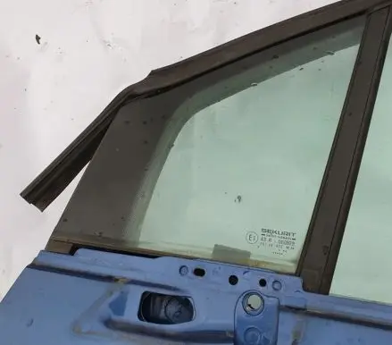 Fiat Ulysse Front door vent window glass four-door 