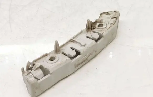 Ford Focus Front bumper mounting bracket 