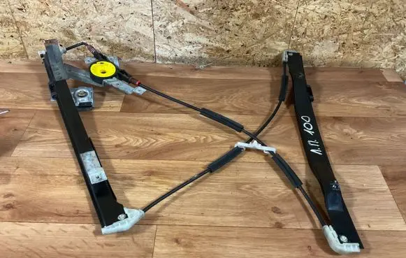 Ford Mondeo Mk III Front window lifting mechanism without motor 1S71F23201