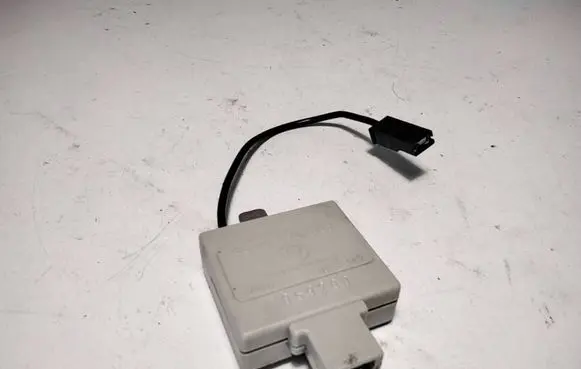 BMW 3 E36 Antenna control unit 65241387803