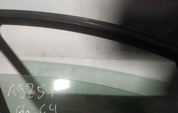Citroen C4 I Front door window glass four-door as2