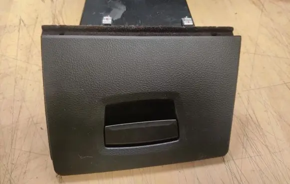 Glove box
