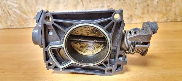 Ford Focus Throttle valve Xs4u9e927bc