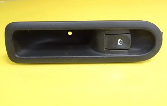 Renault Modus Electric window control switch 8200635069