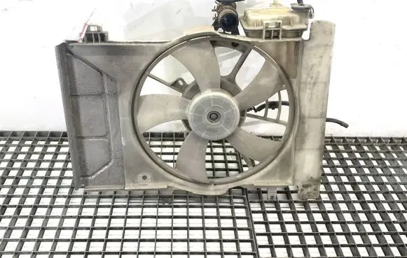 Toyota Yaris Fan set 4227504972