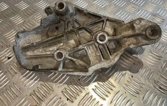 Opel Vivaro Engine mounting bracket 91165673