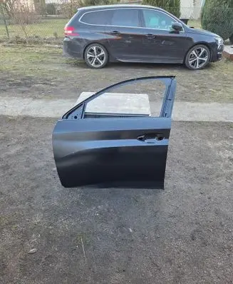 Peugeot 208 II Front door 9829810780