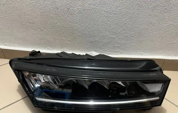 Skoda Octavia Mk4 Headlight/headlamp 5E4941016