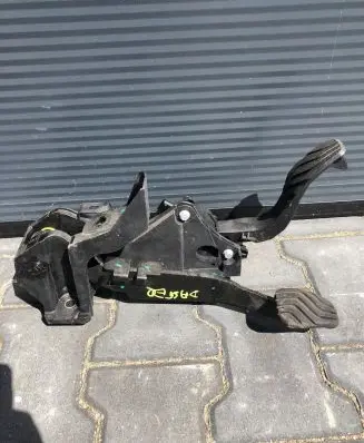 Dacia Duster II Brake pedal 180108467R