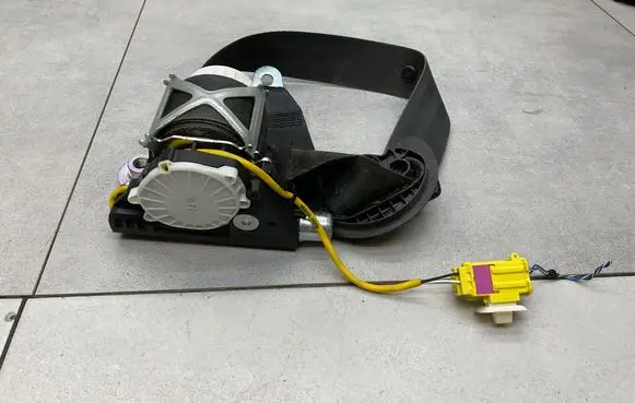 Volkswagen Tiguan Front seatbelt 34021111C
