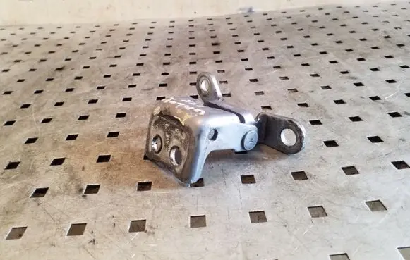 Honda CR-V Rear door upper hinge