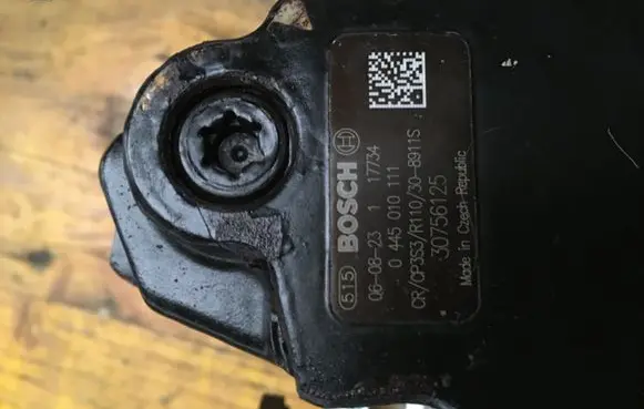 Volvo XC90 Fuel injection high pressure pump 30756125 0445010111