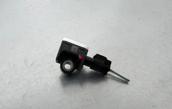 Jeep Grand Cherokee Airbag deployment crash/impact sensor A1668210151 56054085AA