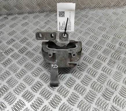 Audi Q3 8U Engine mount bracket 5N0199262
