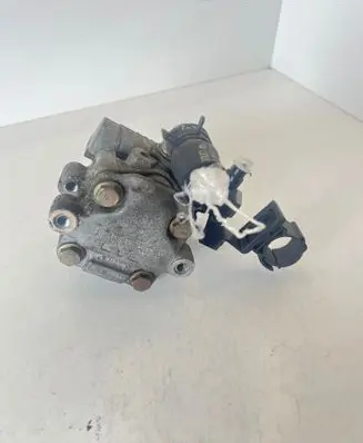 Volkswagen Golf IV Power steering pump 1J0422154B