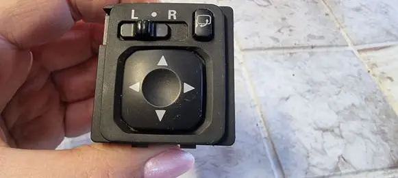 Mitsubishi Grandis Wing mirror switch 183569