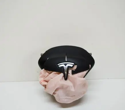 Tesla Model S Steering wheel airbag