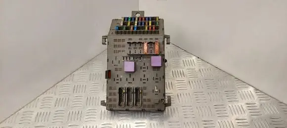Renault Laguna I Fuse module 7703297505