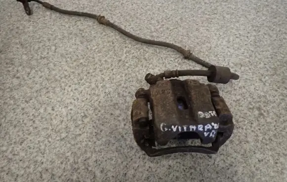 Suzuki Grand Vitara I Front brake caliper