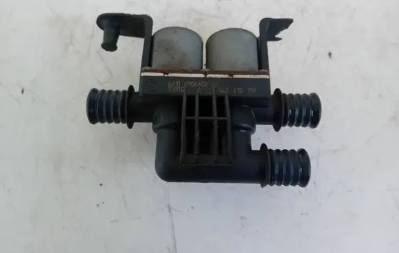 BMW X5 E53 Coolant heater control valve 6906652 050112 1147412159