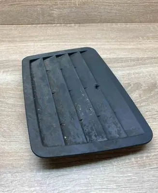 Mercedes-Benz E W211 Dash center air vent grill A2118310236 DAMAGED