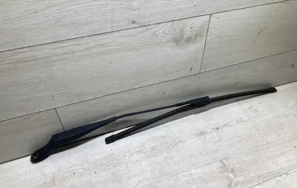 Opel Crossland X Front wiper blade arm 39079979