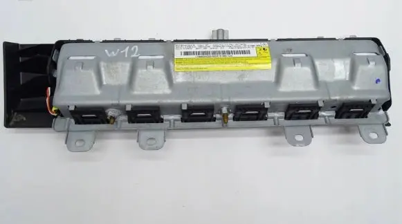 Mercedes-Benz A W176 Knee airbag 