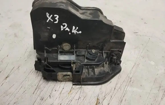 BMW X3 E83 Front door lock 7036167