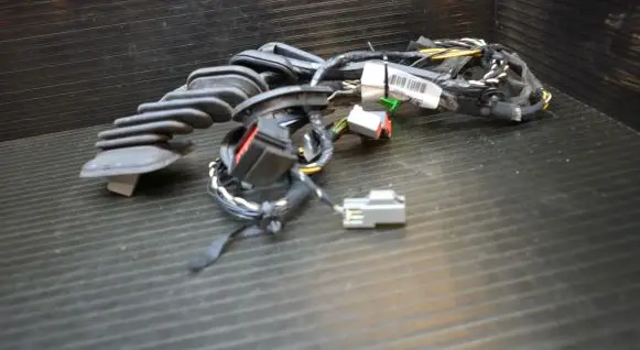 Volvo V50 Front door wiring loom 8697653A