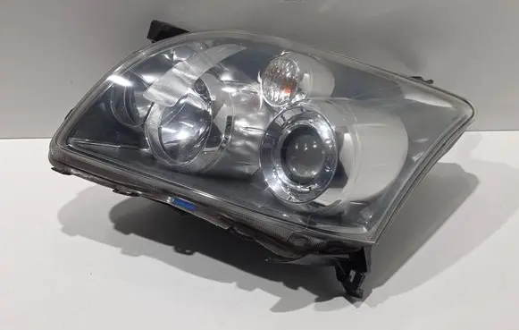 Toyota Avensis T250 Headlight/headlamp 8117005194