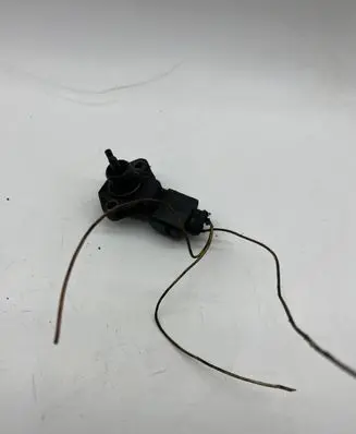 Audi A6 S6 C5 4B Air pressure sensor 059906051