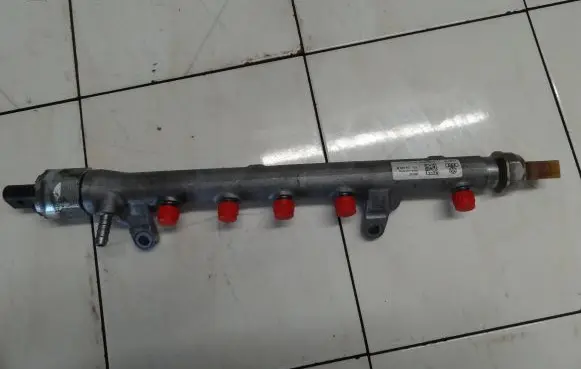 Audi A3 S3 8P Fuel main line pipe 03L130089B 6V00000325
