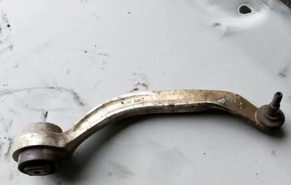 Volkswagen PASSAT B5.5 Front lower control arm/wishbone