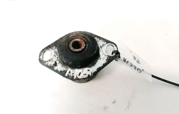Peugeot 106 Engine mount bracket