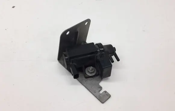BMW 5 E60 E61 Turbo solenoid valve 7805391