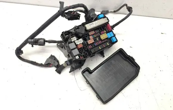 Toyota Prius+ (ZVW40) Fuse box set 8264175070 8266247141