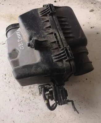 KIA Sedona Air filter box