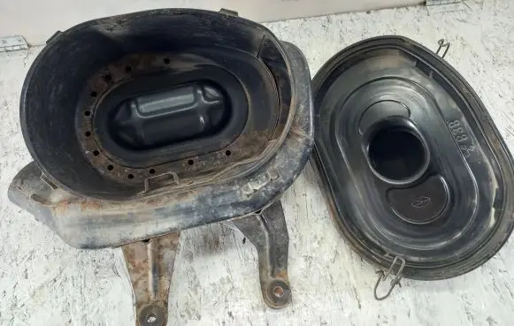 Mitsubishi Pajero Air filter box 838