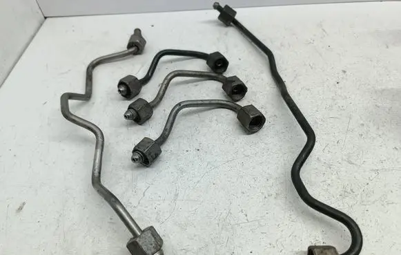 Jeep Grand Cherokee (WK) Fuel injector supply line/pipe 