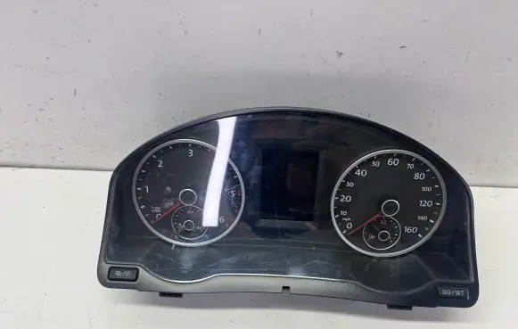 Volkswagen Tiguan Speedometer (instrument cluster) 5N0920983K