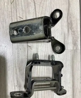 Rear door hinge set
