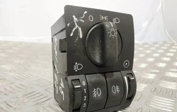 Opel Zafira A Light switch 09133249