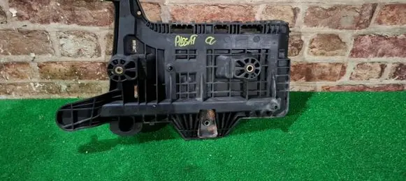 Volkswagen PASSAT CC Battery box tray 