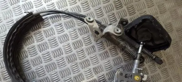 Volkswagen Golf V Gear shift cable linkage 1K0711266K