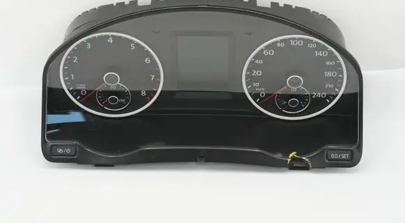 Volkswagen Tiguan Speedometer (instrument cluster) 5N0920883B